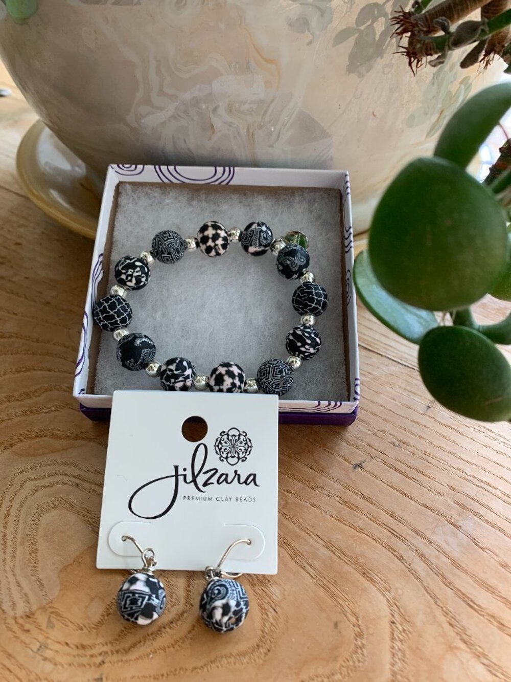 Jilzara premium clay beaded bracelet and matching drop earrings set in black and